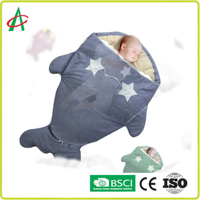 BSCI Śpiwór Baby Shark 90x60cm dla dzieci w wieku 0-12 miesięcy