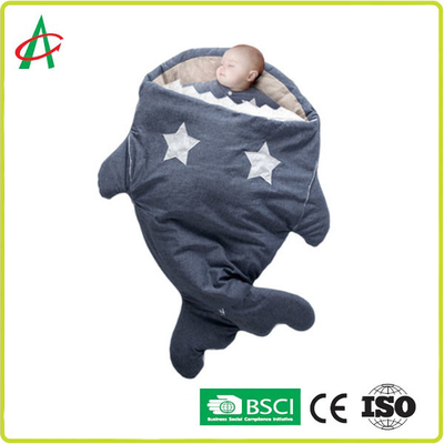 BSCI Śpiwór Baby Shark 90x60cm dla dzieci w wieku 0-12 miesięcy